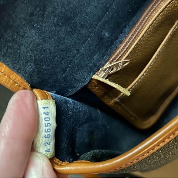 Beautiful vintage Dooney & Bourke shoulder bag/crossbody in navy blue AWL. - Picture 14 of 16